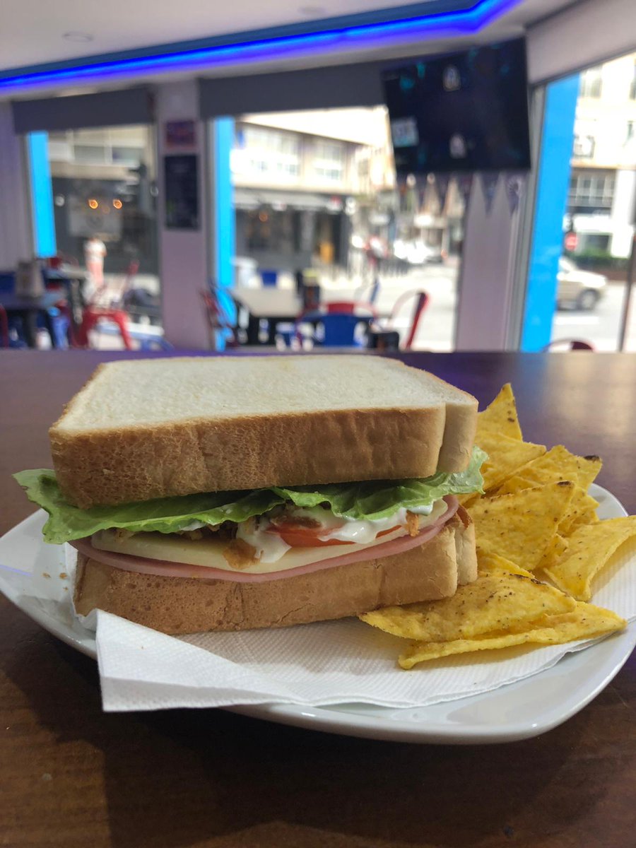 nexo_bar's tweet photo. ¡Tenéis pizzas, sándwiches, Hot Doges en 2x1!
¿A qué esperáis? 
#Corred #CreandoComunidad https://t.co/gOgtSqqLh4