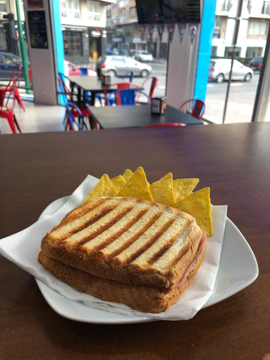 nexo_bar's tweet photo. ¡Tenéis pizzas, sándwiches, Hot Doges en 2x1!
¿A qué esperáis? 
#Corred #CreandoComunidad https://t.co/gOgtSqqLh4