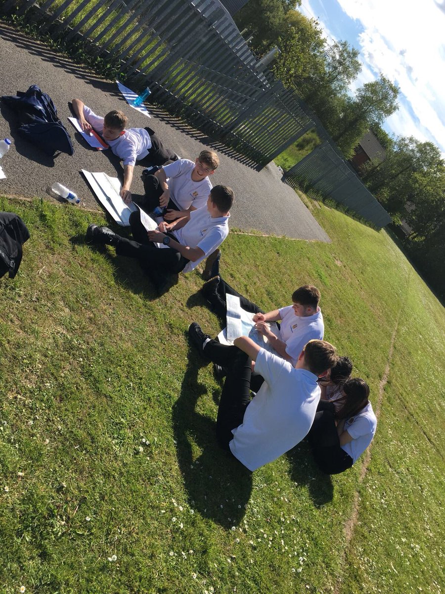 MorristonDofE's tweet photo. #DofE Making the most of the sunshine. Outside route planning https://t.co/X04Mng5Stp