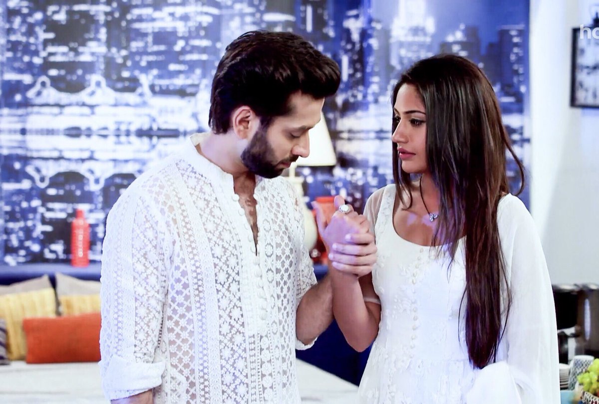 kruti_96's tweet photo. Foreover being each other’s pride and strength 😍❤️
#ishqbaaaz
#shivika https://t.co/q6sMYKOHmY