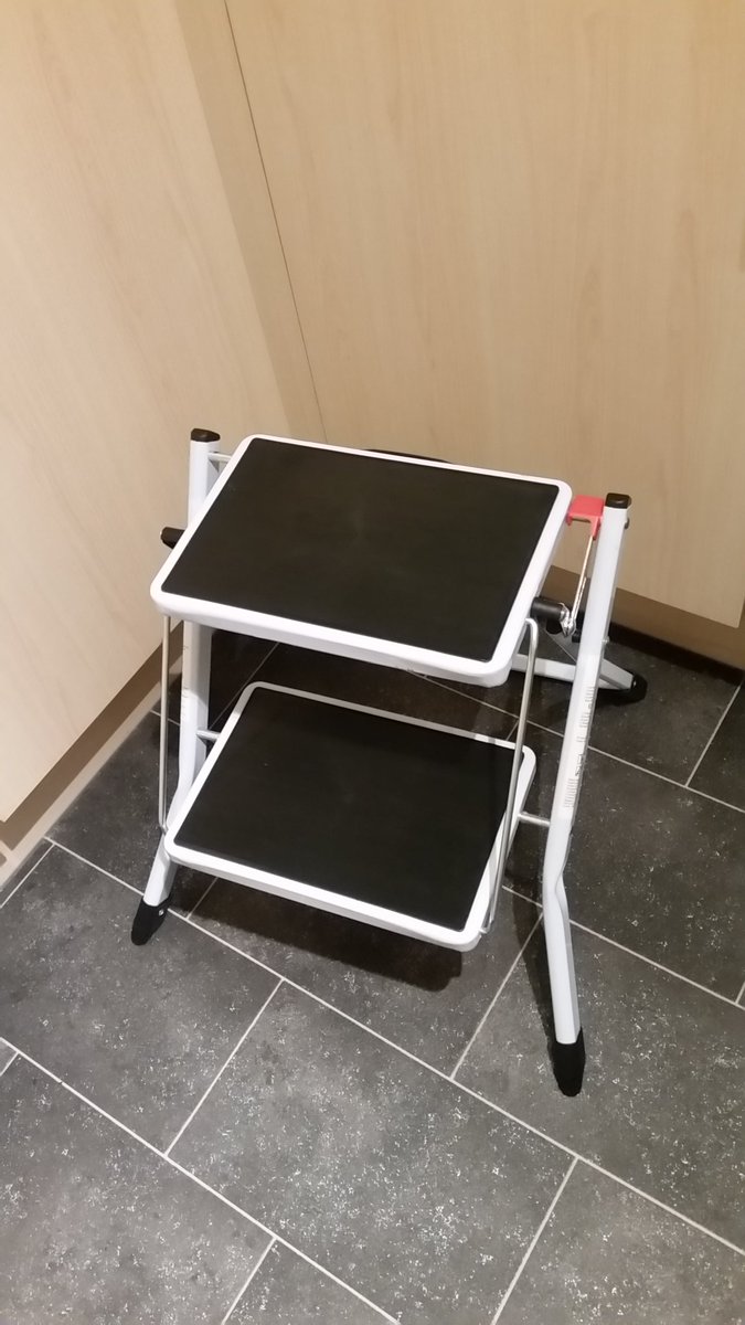 LemonyMidget's tweet photo. Still the best moving in present I got #whyamisoshort https://t.co/bCONsWxDos