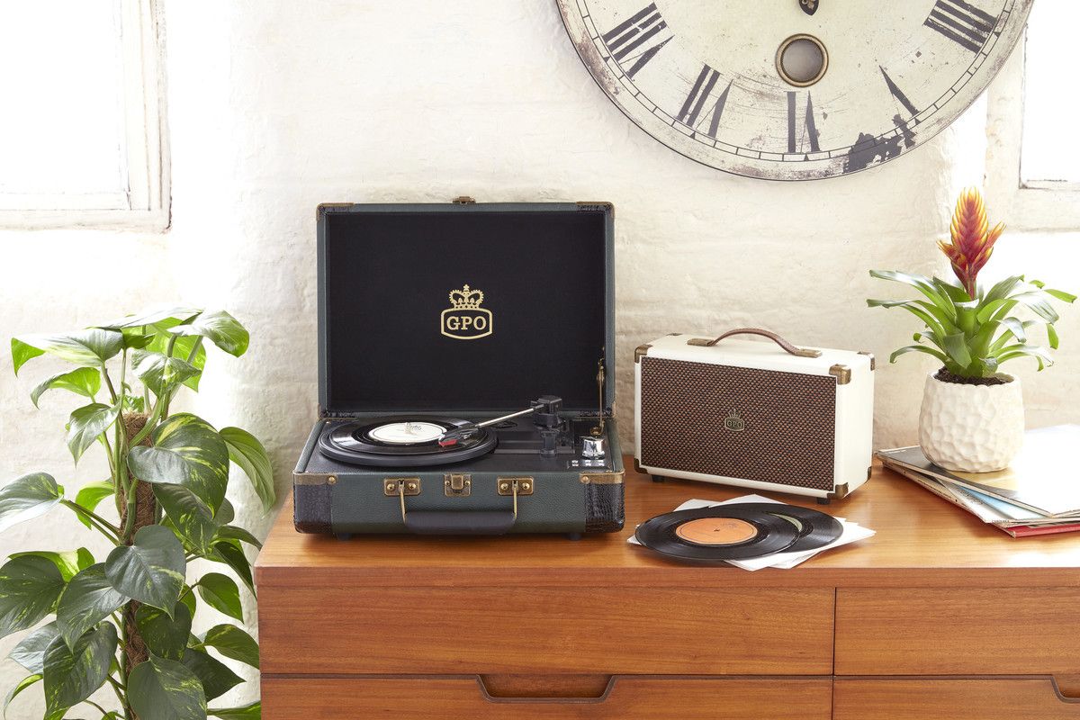 GPO_Retro's tweet photo. Looking for a new turntable? #SuitcaseStyle isn't just one size fits all. We've got 5 for you to choose from. The #GPOAmbassador is two tone, with leather finish, 3 speed, #Bluetooth, rechargeable battery #GPORetro #Vinyl - buy from @Argos_Online @notonthehighst https://t.co/EHphAUNusr