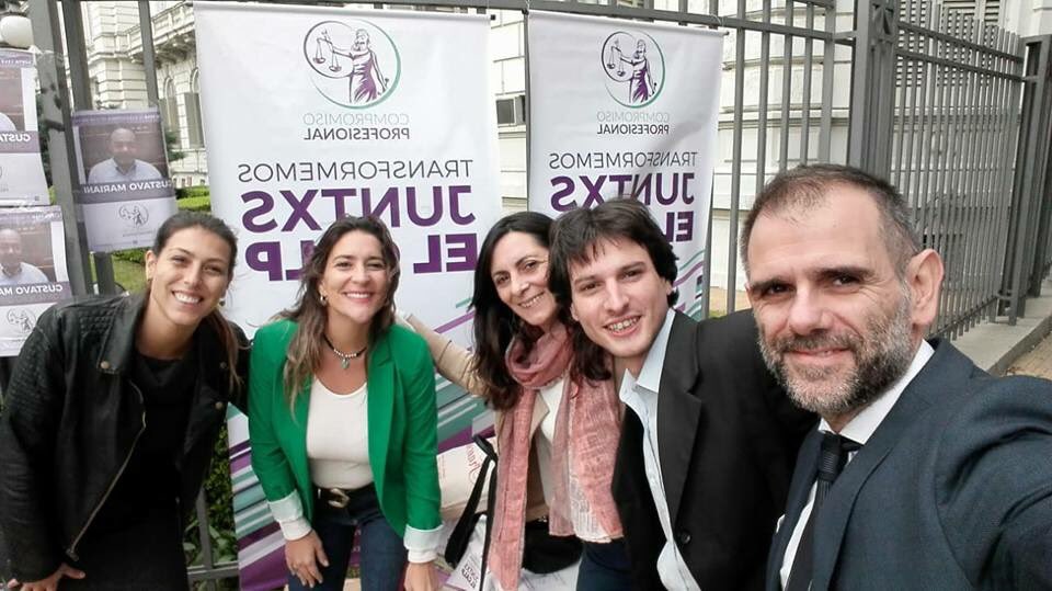 CompromisoProf's tweet photo. En 13 y 48 contándole a lxs colegas nuestras propuestas #Lista1348 @CompromisoProf #TransformemosJuntxsElCALP https://t.co/kHBfr30Pg9
