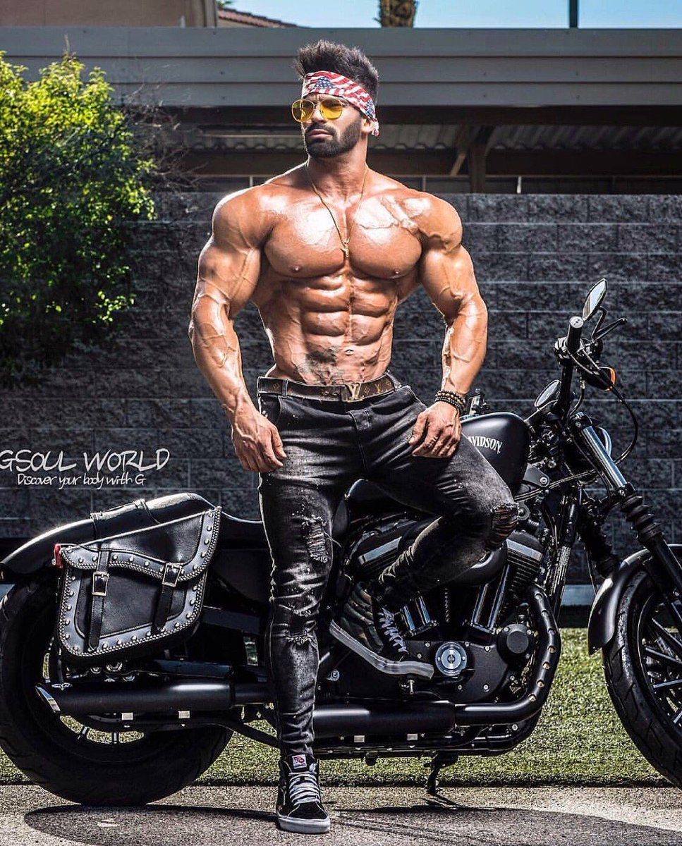 SCstyleBlog's tweet photo. 🤟 #SCstyle #sergiconstance https://t.co/Zk4wT8Y3vS