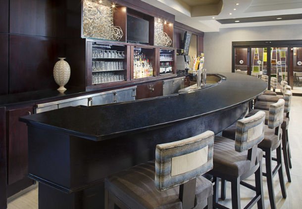 Dallas_Marriott's tweet photo. Join us in the Verandah Lounge for cocktails, snacks and conversation. 🍷

#DallasMarriott | #HappyHour | #Dallas https://t.co/eOSxwHPRGb