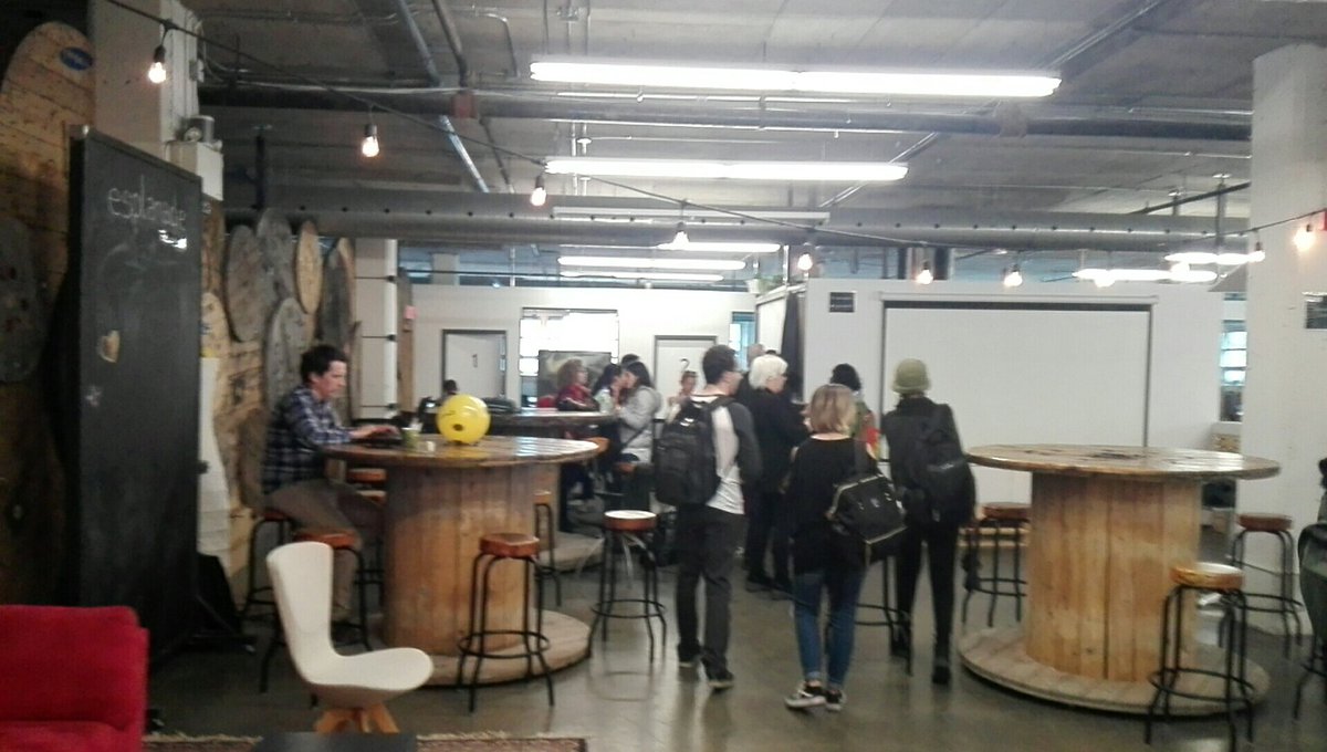 AuroreDandoy's tweet photo. «C'est dans les points de contact, les espaces entre les temps de travail qu'on peut vivre le dynamisme de l'espace. Il faut un bel équilibre » #OWEEMTL #entreprendre #entrepreneuriat #communauté @esplanadeMTL #espaceliminal @AlbaneGrandazzi @fdevaujany https://t.co/M6S6ADUJ8u
