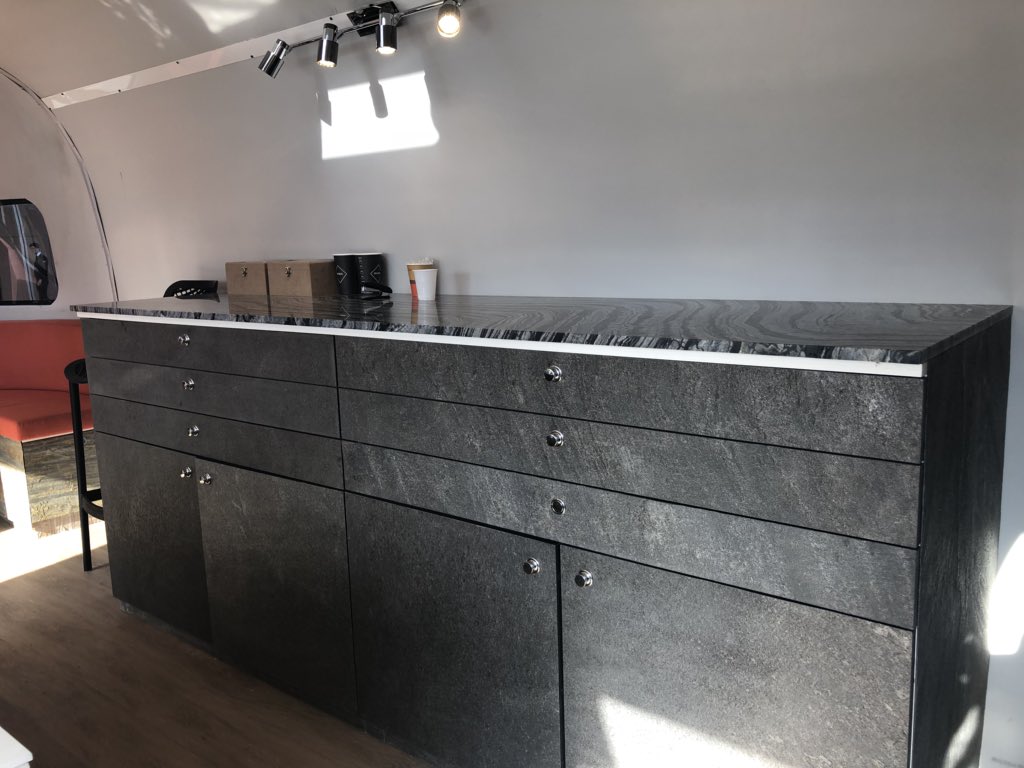 HanstoneTurkiye's tweet image. İnce doğal taşlarımız olan flexystone’larımızı hem iç hem dış cephede kolaylıkla kullanabilirsiniz Detaylı Bilgi İçin; hanstone.com.tr flexystone.com.tr. . . . #hanstone #flexystone #mermer #doğaltaş #esnekmermer #dizayn #homedesign #dışcephe