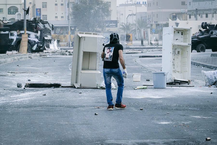 katyushaa_'s tweet photo. يا فارساً عرشَ العُلا تتربَّعُ
صُمُّ الجبالِ أمامَ عزمِكَ تَركعُ
*
*
أذللْتَ حُبَّاً للحياةِ و نزعةً
وَهَببْتَ طوعاً عنْ دِيارك تَدْفعُ
*
*
ظَمِئَتْ جراحُك للعُلا فسَقَيْتَها
نبلاً ومَجْدا بالشَّهادَةِ يُتْرَعُ
*
*
#الشهيد_علي_فيصل https://t.co/ubNGQ4T76d