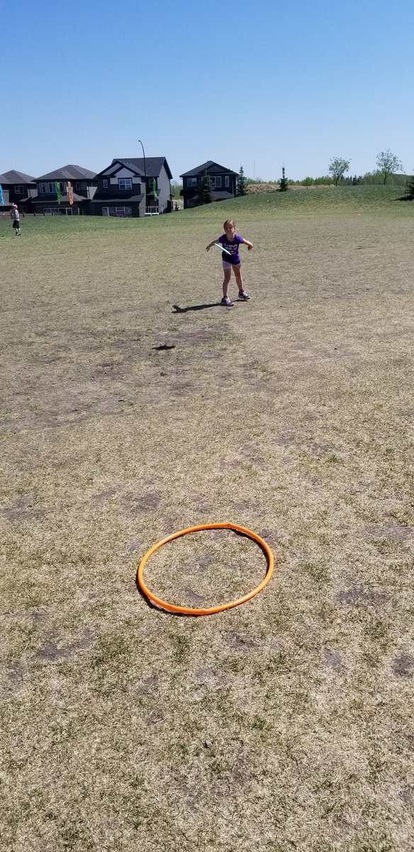 MrAndersonPLC2's tweet photo. Making the most of the sunny weather! Grade 2s learning to play disc golf! #activelearning #getoutsideandlearnsomething #GOALS #prescottpsd70 https://t.co/hsZpDmp22W