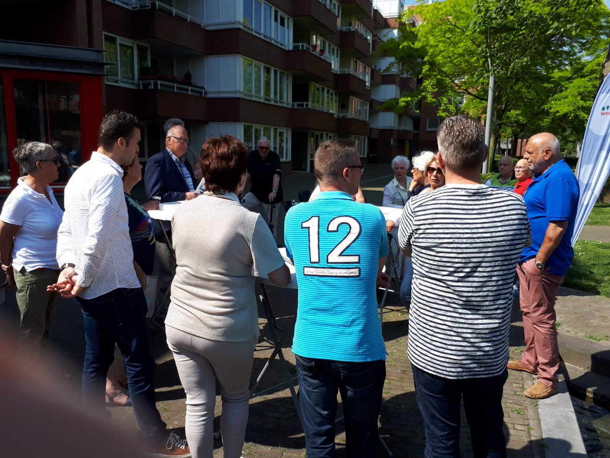 shzl_wl's tweet photo. Meet&amp;greet met de nieuwe huurders van @wonenlimburg in Maastricht. Samen zoeken naar een nieuwe #samenwerking waarbij ook de huurders aan zet zijn. https://t.co/1OVkJzSJxb