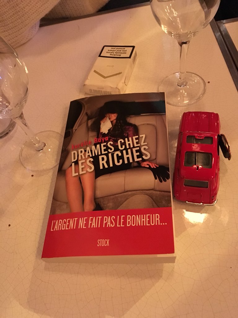 PaulineDelassus's tweet photo. Demain en librairie Drames Chez Les Riches !! le livre de @rollingraya aux @EditionsStock @ParisMatch https://t.co/F2i3QYQdSk