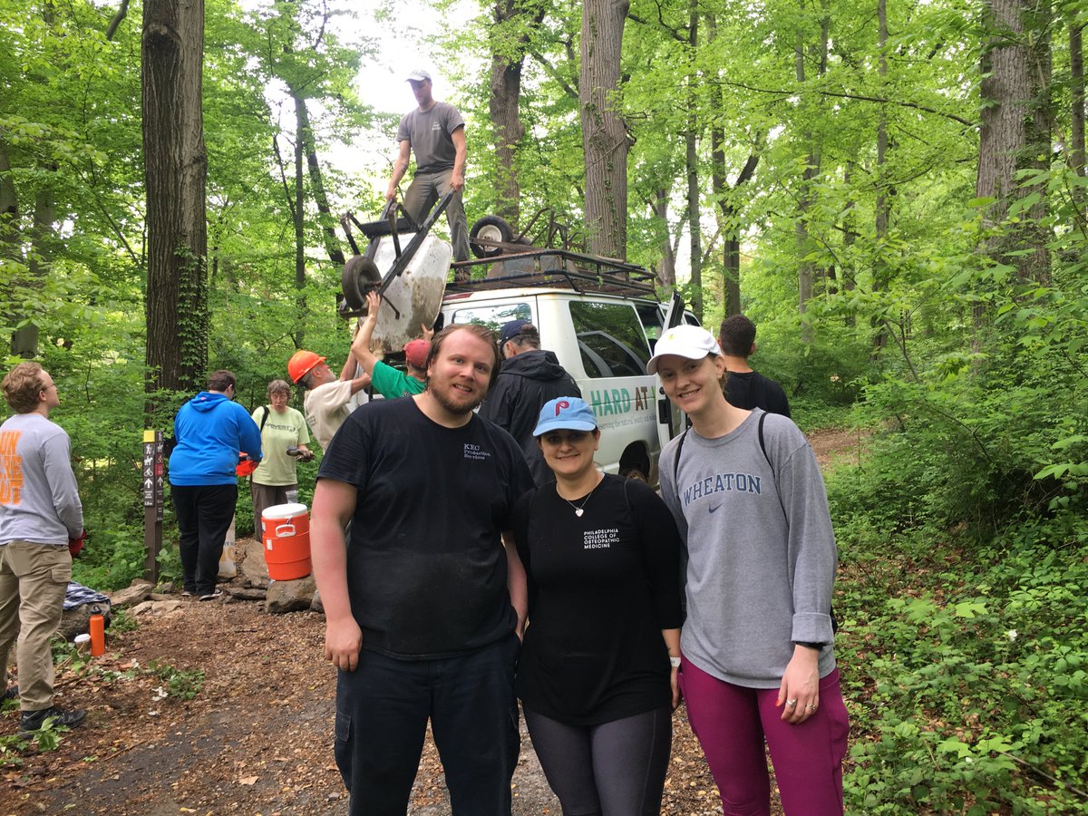 PCOMeducation's tweet photo. #PCOMproud of our @PCOM_SGA who recently volunteered to clean up and beautify @GorgasPark, @FOWissahickon and @SmithPlayground as part of @PhilaParkandRec's @loveyourpark week! #LoveYourPark https://t.co/YDnJ4O3pGK