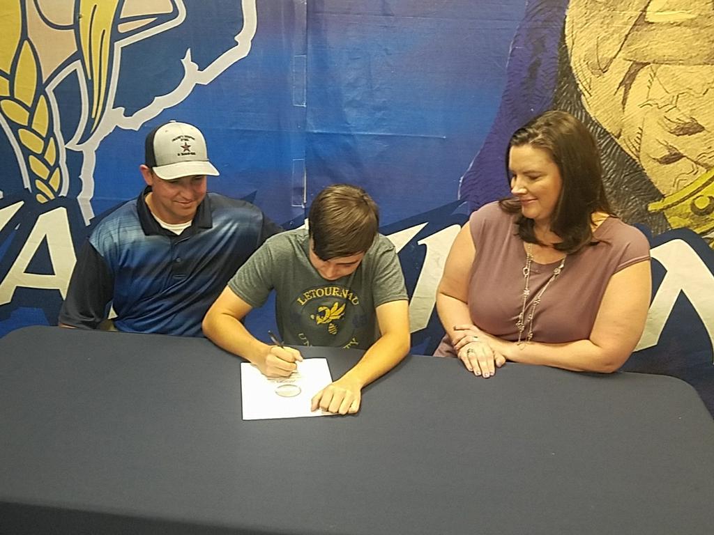Wes Nolen signs NLI for LeTourneau University! Congrats Wes!! @LaneBuban <a href="/BryanISDSports/">Bryan ISD Athletics</a> @BHSVikingFootba <a href="/bhsnorseman/">Bryan High Norseman</a>
