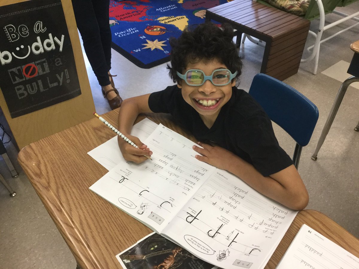 dave_celli's tweet photo. Mr. Celli's Class practicing cursive handwriting skills with Mrs. Stone.@ViolaAchieves https://t.co/a4KxAgjmV0