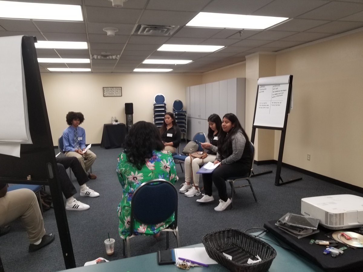 CTEinDallasISD's tweet photo. Ms. Reca Lewis conducts a workshop with North Dallas High School students on managing strong emotions and managing responsibility as a young adult.
@HiltonAnatole @NAFCareerAcads #workbasedlearning #NAF #worksitetour #CTEinaction https://t.co/jy7wssdsTK
