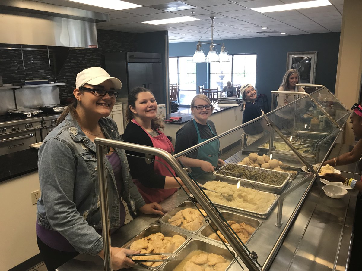 CHS_Phillips's tweet photo. Circleville FCCLA was excited to make and serve a meal The Ronald McDonald House of Central Ohio! Always a great and humbling experience! @CHSTigerPride @RMHCofCentralOH https://t.co/pRy21pox2j
