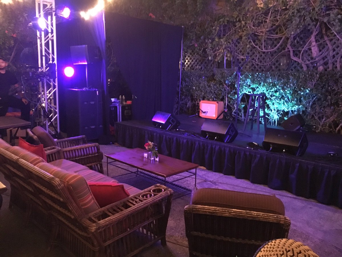 Looking for a venue that can accommodate all of your sound and audio-visual needs? The Buffalo Club offers the perfect backdrop (and the right hook-ups) to host your next musical showcase, battle of the bands, or celebratory dinner party. #livemusic #privateevents #thebuffaloclub
