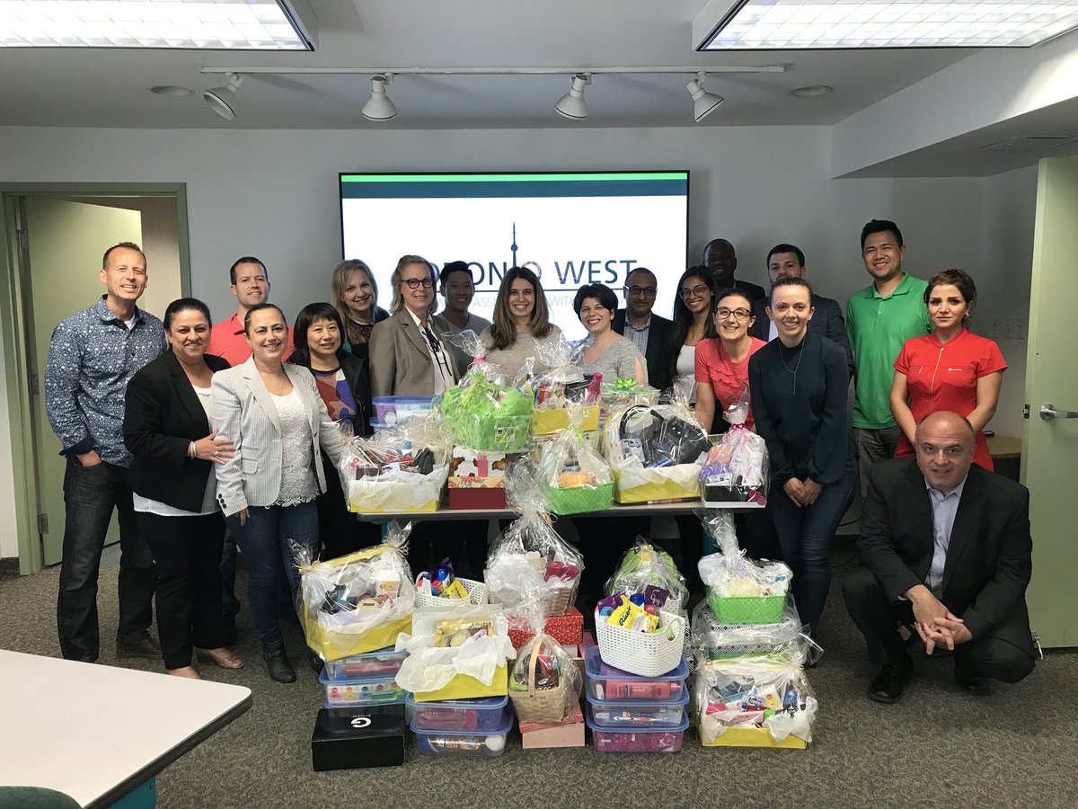 NickChant09's tweet photo. So happy to be able to support @shoeboxcanada. 80+ boxes on the way from Toronto West supporting #MetroWIL. @ChrisStamper_TD @AIacobelli_TD @IvelinaMiljevic @suzette_correia https://t.co/yfaQLqE09y