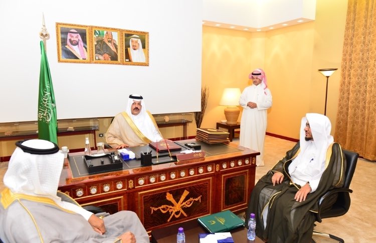 QHailOrg's tweet photo. استقبل صاحب السمو الملكي الأمير عبدالعزيز بن سعد بن عبدالعزيز آل سعود أمير منطقة حائل في مكتبه بقصر أجا اليوم رئيس  وبعض أعضاء مجلس الإدارة والطلاب المشاركين والفائزين بمسابقة الملك سلمان بن عبدالعزيز المحلية، وحظي الطلاب بالتكريم من سموه الكريم #تحفيظ_القران_بحايل https://t.co/koh9Xizka0