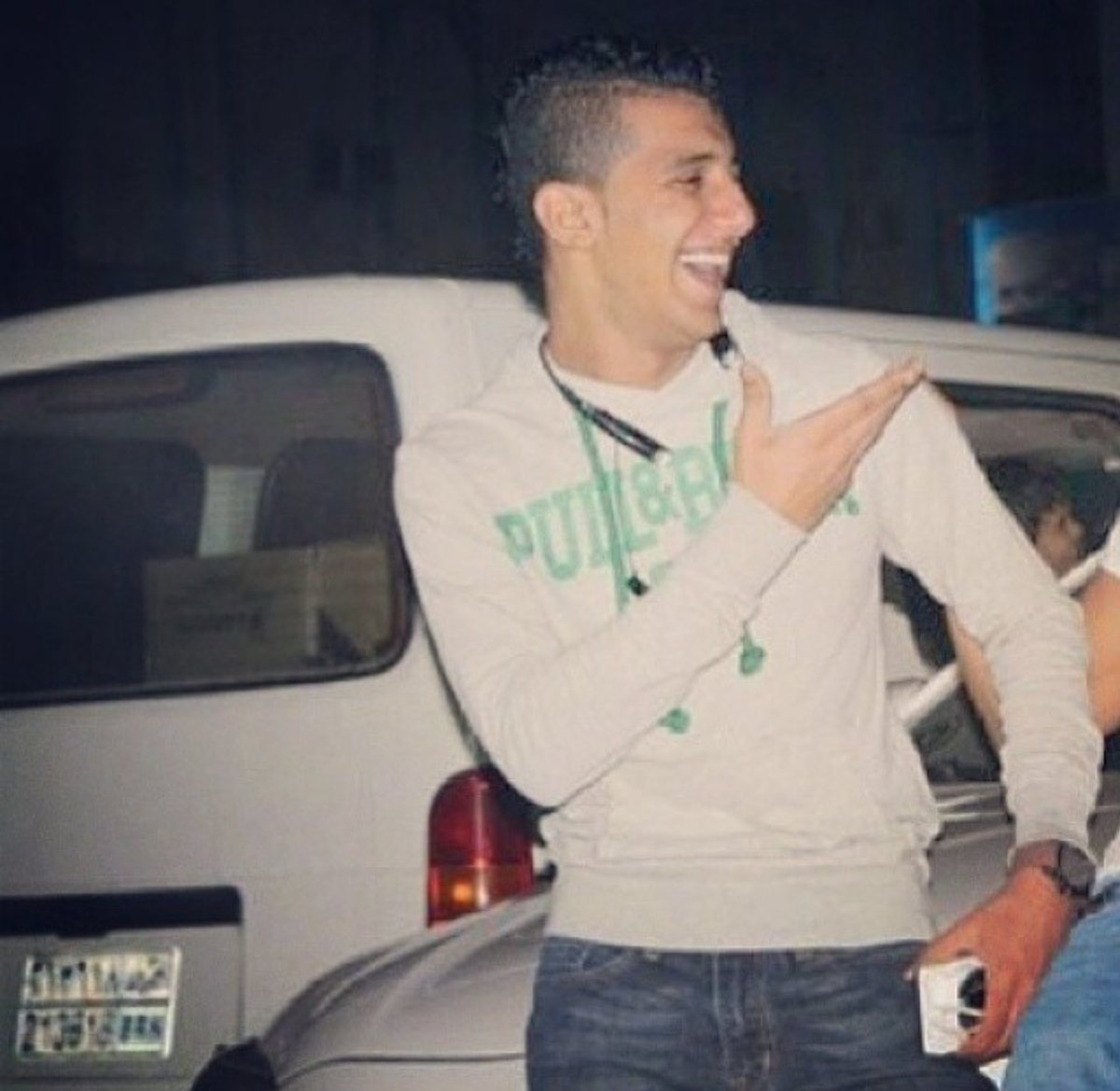 F58573145's tweet photo. #الشهيد_علي_فيصل  
يتميز بتلك الإبتسامة اللتي لا تفارقه و كسب من خلالها حب الجميع ومودتهم 
إبتسامتة المنيرة للمكان اللذي يتواجدفيه 
لو تفتش في كل الصور فهو يبتسم
حتى عند موته لم تفارقة تلك الإبتسامة وكانت على شفتاه
وكأني به سعيد بعد أن كشف عنه الله الغطاء ليريه منزلته في الجنة https://t.co/cKFP6ZHWiI