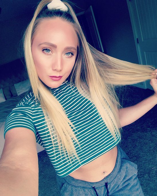 Woke up in such a great mood today!! How is everyone's Tuesday so far? ? https://t.co/VoyXk3MTFr