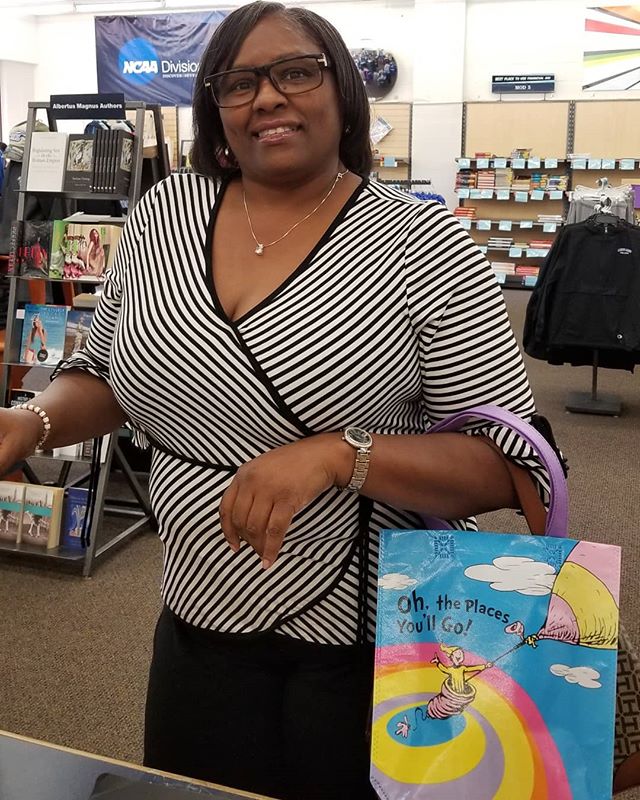 AlbertusSocial's tweet photo. Congratulations Vera graduation drawing winner 2018! #Albertusclassof2018 #ohtheplacesyoullgo #Falconcampusstore 📷: @falconcampusstore https://t.co/G5qO34eo1l