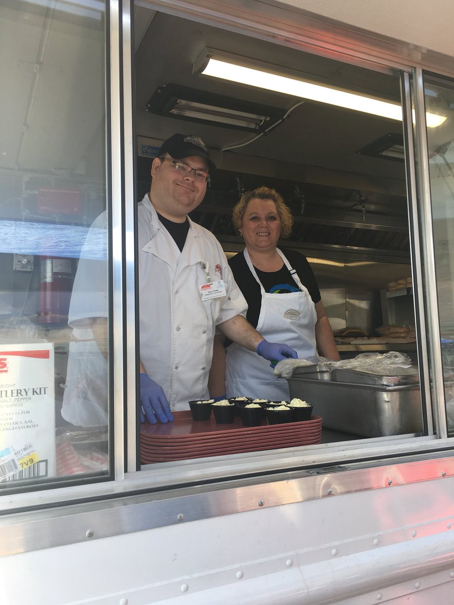 BridgePointeHC's tweet photo. What a beautiful day!! Trilogy food truck stopped our campus for a picnic today for our residents to enjoy!! #trilogyliving #AbleToServe https://t.co/SzXJ2RvNJV