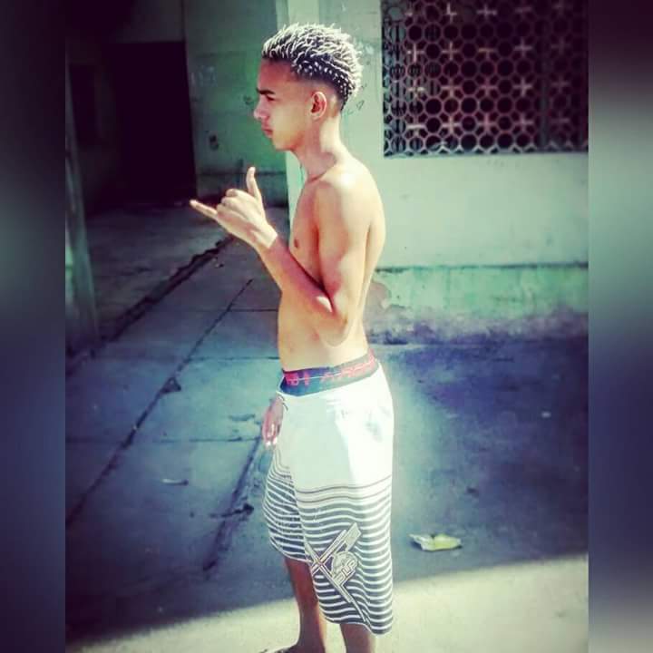 Robacena2017's tweet photo. HOJE ESTOU ASSIM/MAIS DOIS ANOS A TRÁS EU ESTAVA ASSIM..!❤️😎
@BielBallack2 
@magreela2312 
@Evvyzinha_Lopes 
@pxmagrinhaaa 
@Pqp_Brunaaaa 
@pxx_Martiins 
@Pxx_Deborah 
@pxxrebeca https://t.co/8lNiorVgoy