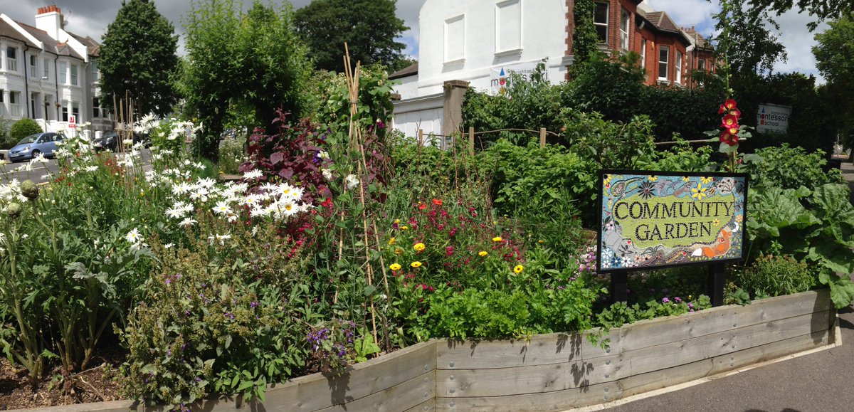 BHCityinBloom's tweet photo. B &amp; H City in Bloom Community Garden Competition 2018 now open. Sponsor #RJMeakerFencing. For #CommunityGardens run by #volunteers who tend a pocket in a park,a hidden garden or a suburban open/green space. Entry form here https://t.co/Eq7oKYGsJd https://t.co/bCLdb8ljT3