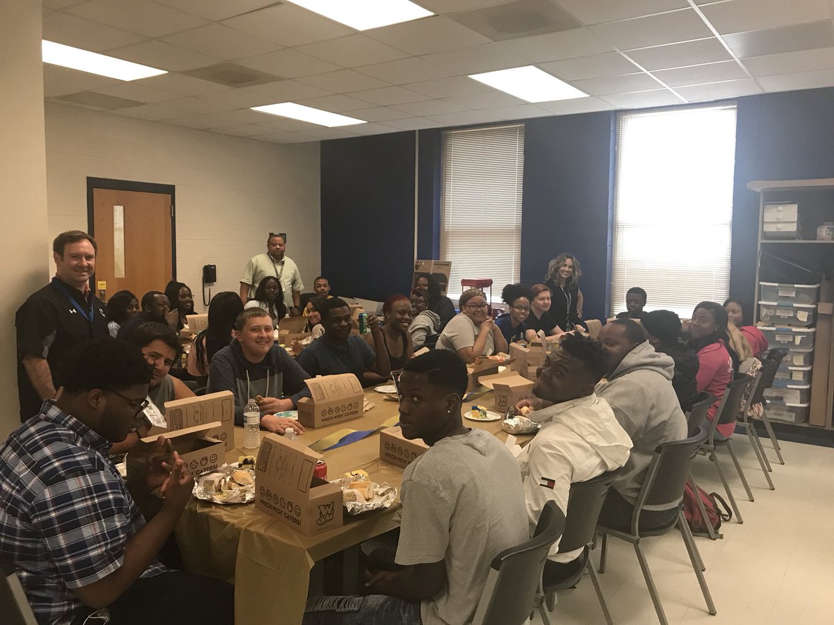 TanaLee12's tweet photo. Congrats to all the @BerkeleyStags CTE Completers. You are future ready. Go out and do great things! @Academies_BCSD @bcsdschools https://t.co/lZBSxouIsp
