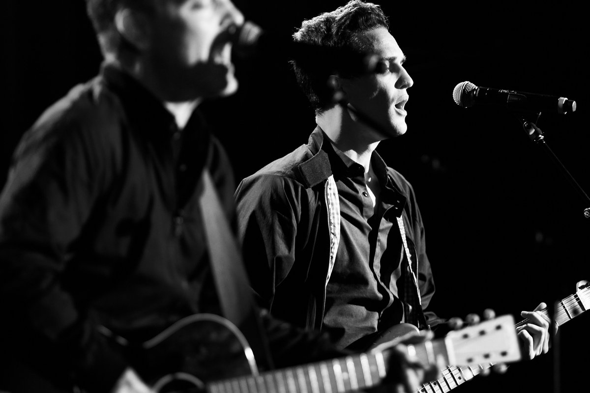 HDSA's tweet photo. PHOTOS: @hausedave performing w/ his brother @timBILLhause at #NightoftheMachine last week @lprnyc supporting @HDSA!
Thank you to our generous sponsors: @TevaUSA & @WaveLifeSci
Photos by @hoonsohnvisuals
#LetsTalkAboutHD #HDSAFamily #HDSA50 @WoodyGuthrie #HuntingtonsDisease https://t.co/i4MUs165sV