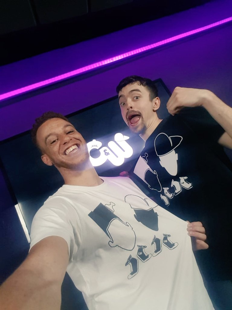 Chris & Wes tweet media