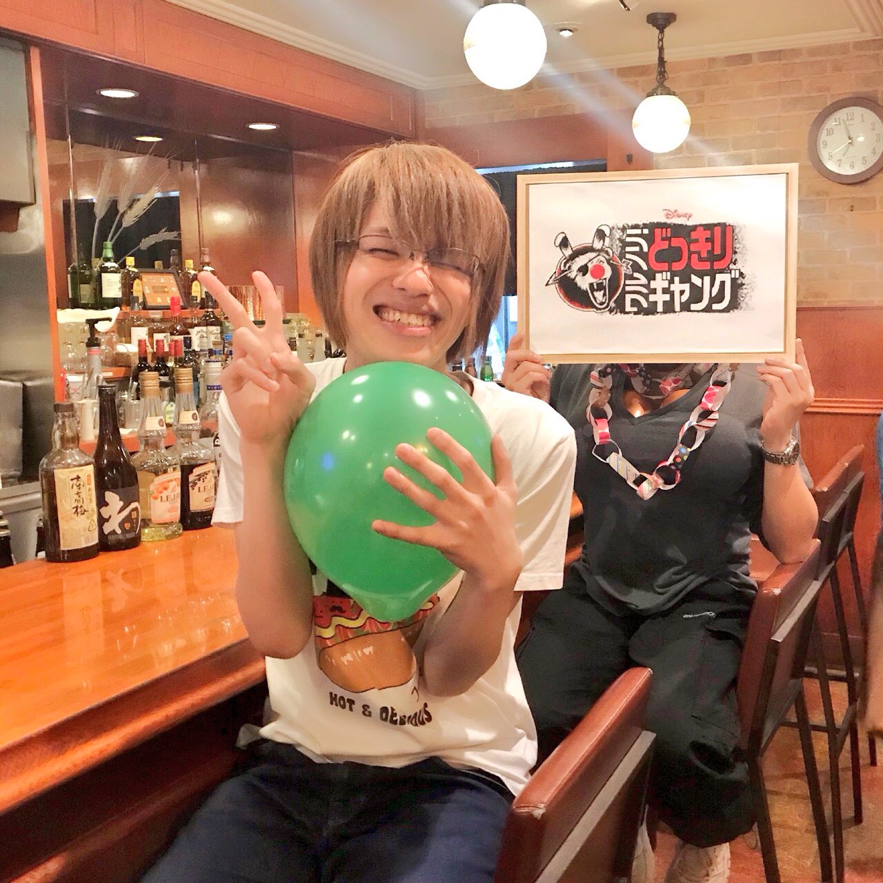 渡辺拓海 ウィルおじさんを演じる 山本兼平さんがボードを持ってくれています 笑 改めてまして 皆さんよろしければ ワルノリ どっきりギャング 面白い作品なんでご覧ください ディズニーｘd T Co Tw6anqepgo Twitter
