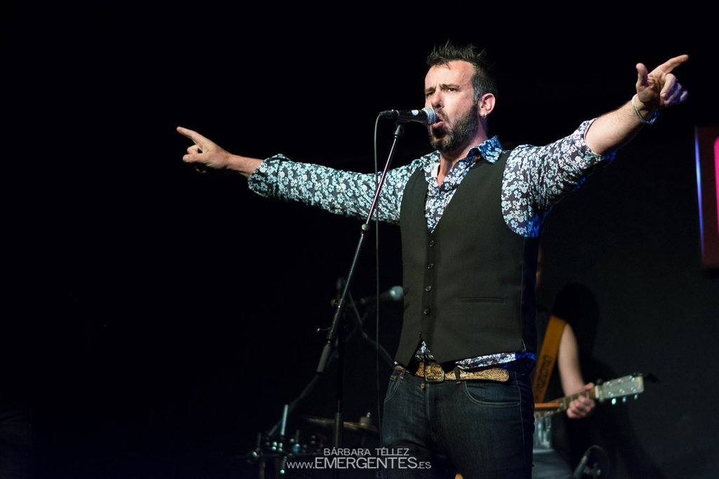 emergentes_es's tweet photo. 🎶 El ritmo es constante 🎶 - @cesar_geune presenta su proyecto en solitario en @salagalileo
Muy pronto la crónica y todas las fotos en https://t.co/RiXVsqxOqq
📸: @bbemergentes
________________________________________
#emergentes #1verso1cancion #cesargeune https://t.co/MKTGfchlZo