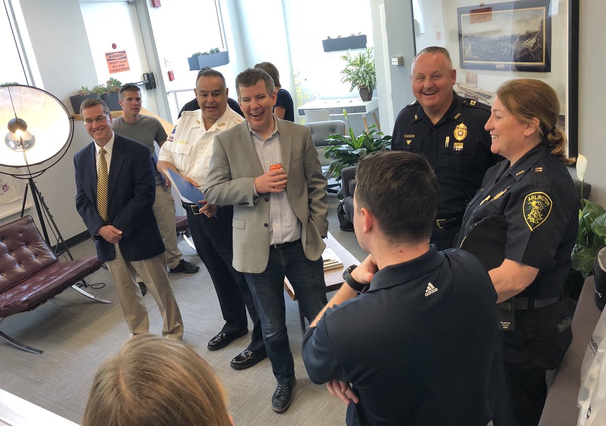 UnaffiliateU's tweet photo. Proudly hosting lunch with local police, fire, and EMT! @ColumnHealth #columnhealth #somervillema #stigmastopshere https://t.co/JiJMZ8EXoQ