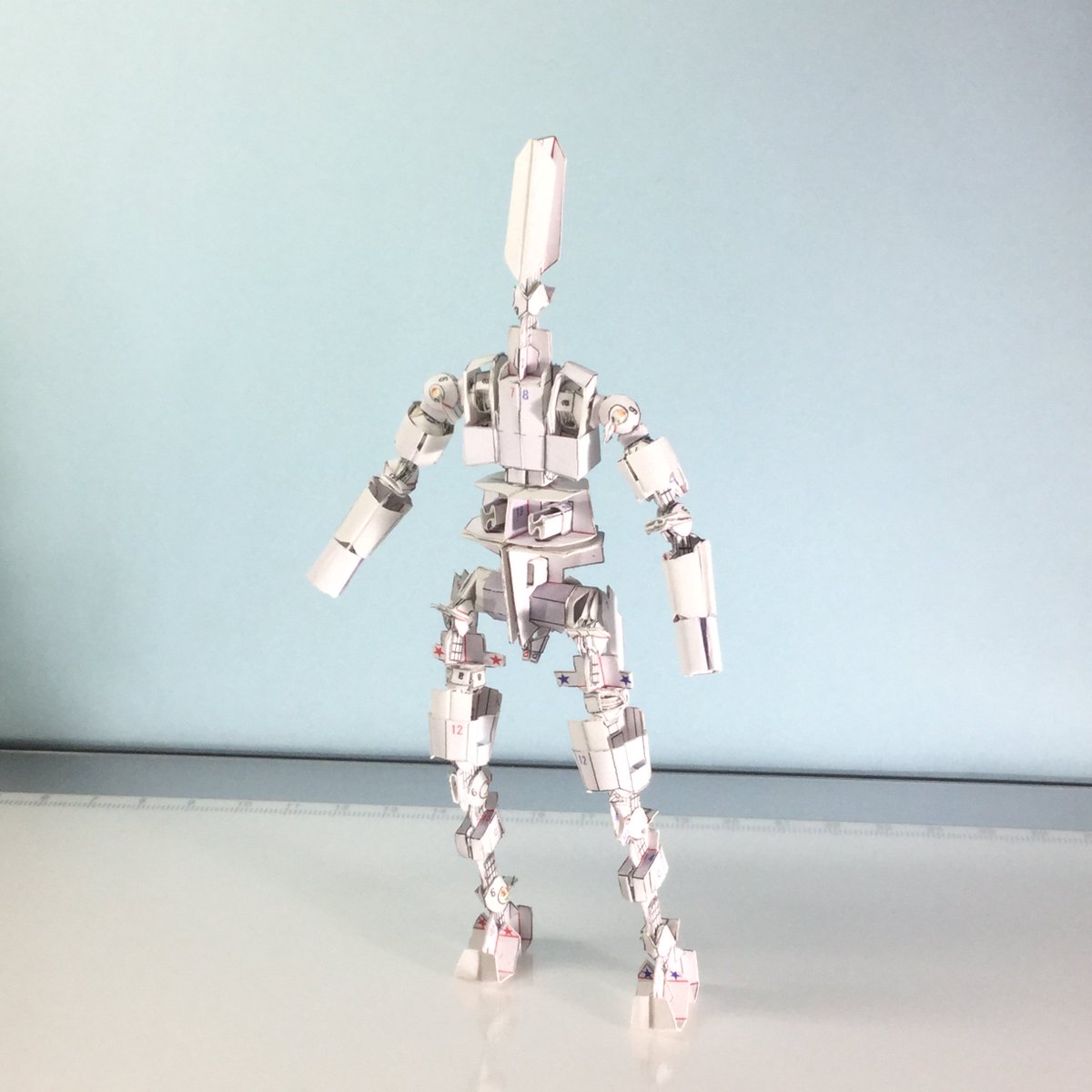 kujiracraft's tweet photo. 可動・組み替えが可能な高さ15cm程のデッサン人形2(可動基本素体)の展開図を公開しました＾＾素体1つで別キャラクターに組み替えられる構造なので、シリーズ化を予定してます♪
↓作り方とデータはブログの方です↓
https://t.co/MCLVsmLD9S
#ペーパークラフト #可動ペーパークラフト #デッサン人形 https://t.co/gqgep0z66L