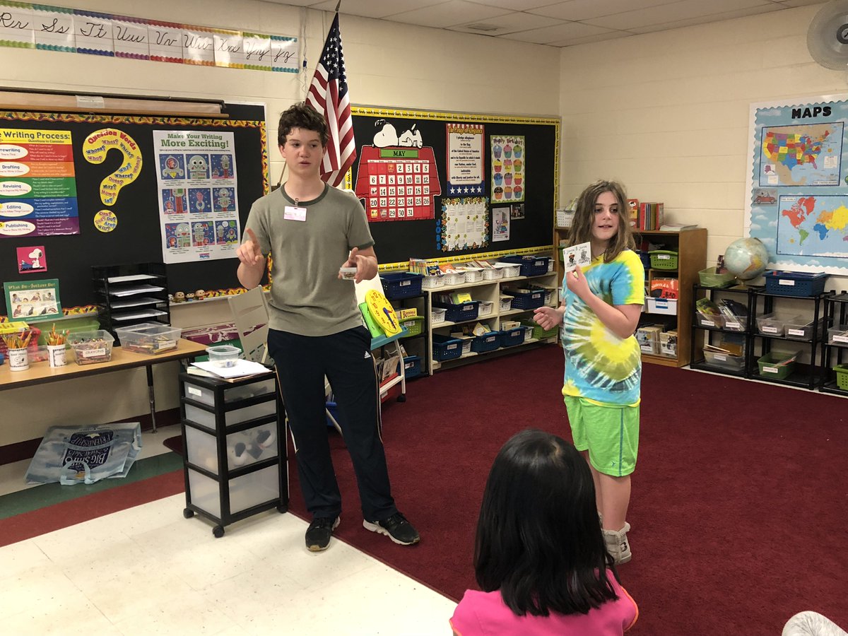 HollisPrimary's tweet image. Mrs. Lewis' class had a special visitor yesterday giving students a close up look at some magic tricks!  #MAGIC #fun #howdidhedothat