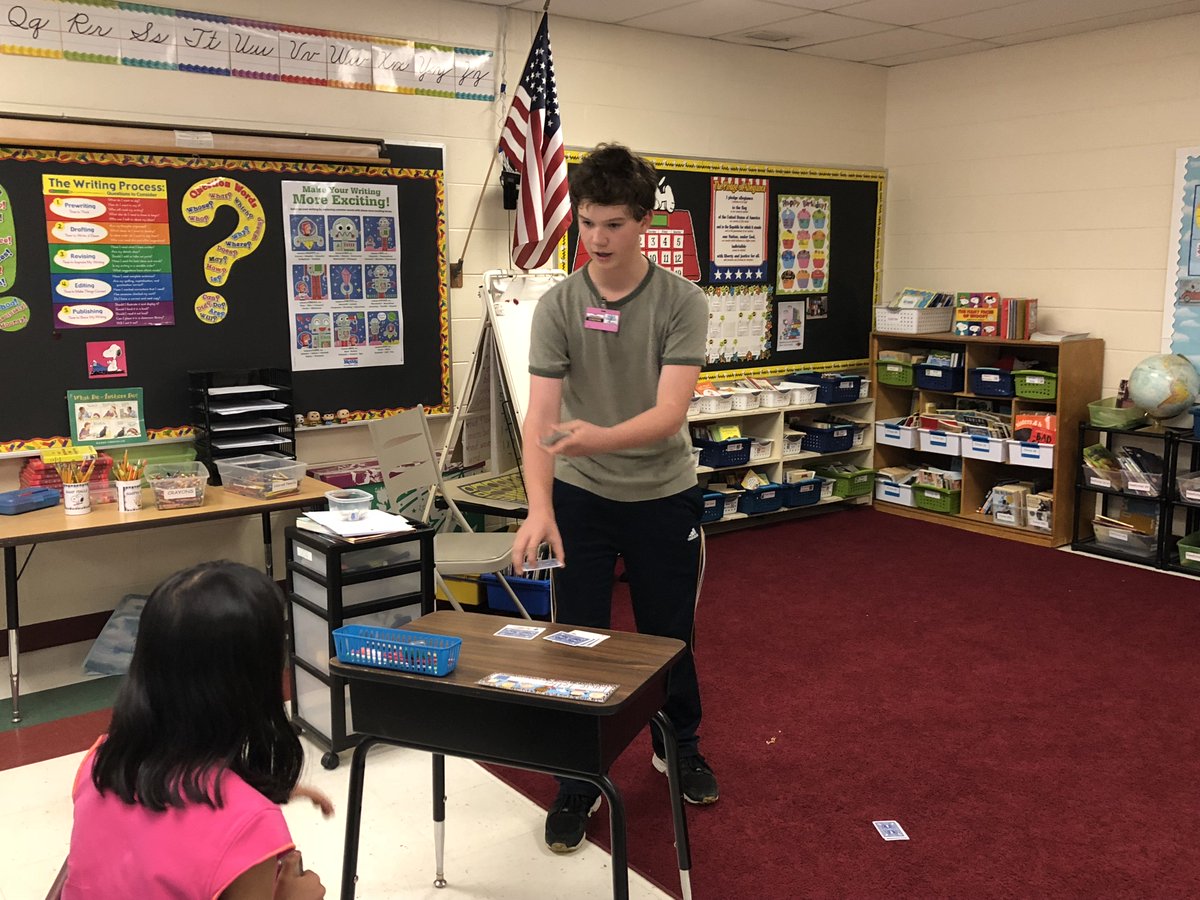 HollisPrimary's tweet image. Mrs. Lewis' class had a special visitor yesterday giving students a close up look at some magic tricks!  #MAGIC #fun #howdidhedothat