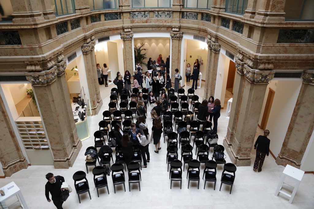 ValoreD's tweet photo. Parte domani #InTheBoardroom 4.0 quarantacinque donne leader in aula con @EgonZehnder @GE_Italia @Linklaters_Ita e @LSEplc per prepararsi alle nuove sfide della governance societaria. Qui il Comunicato stampa > https://t.co/BSiPO9OKhn https://t.co/yzgZmpesFV