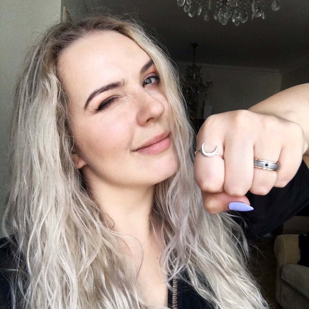 annaturowska's tweet photo. About to go kick ass with Deadpool! โค๏ธ๐ค๐โ๏ธ๐ฌ๐ฟ @deadpoolmovie #kicknamestakeass #Deadpool2 #movietime #nerdlife https://t.co/RYkcLbZdU5