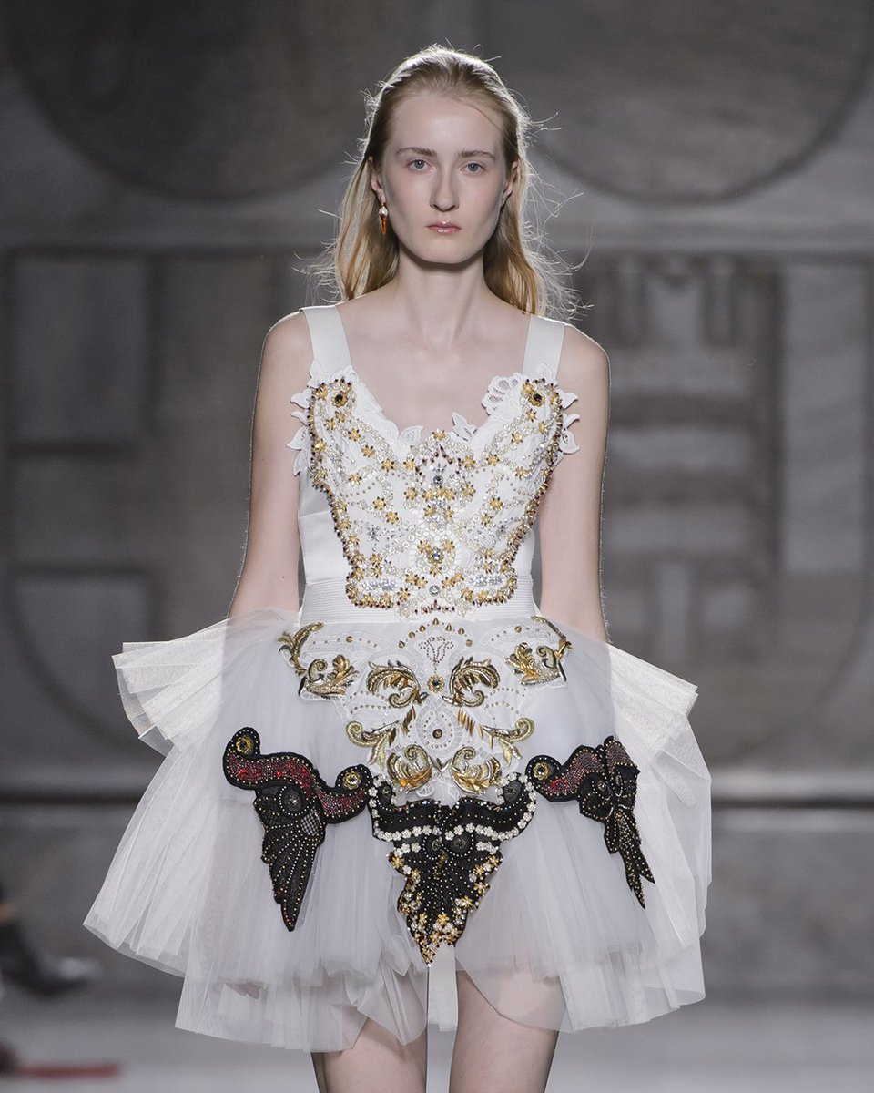 From Fausto Puglisi SS18 collection this white hand embroidered tulle dress.  #FaustoPuglisi #FaustoPuglisiSS18 #MadeInItaly
faustopuglisi.com