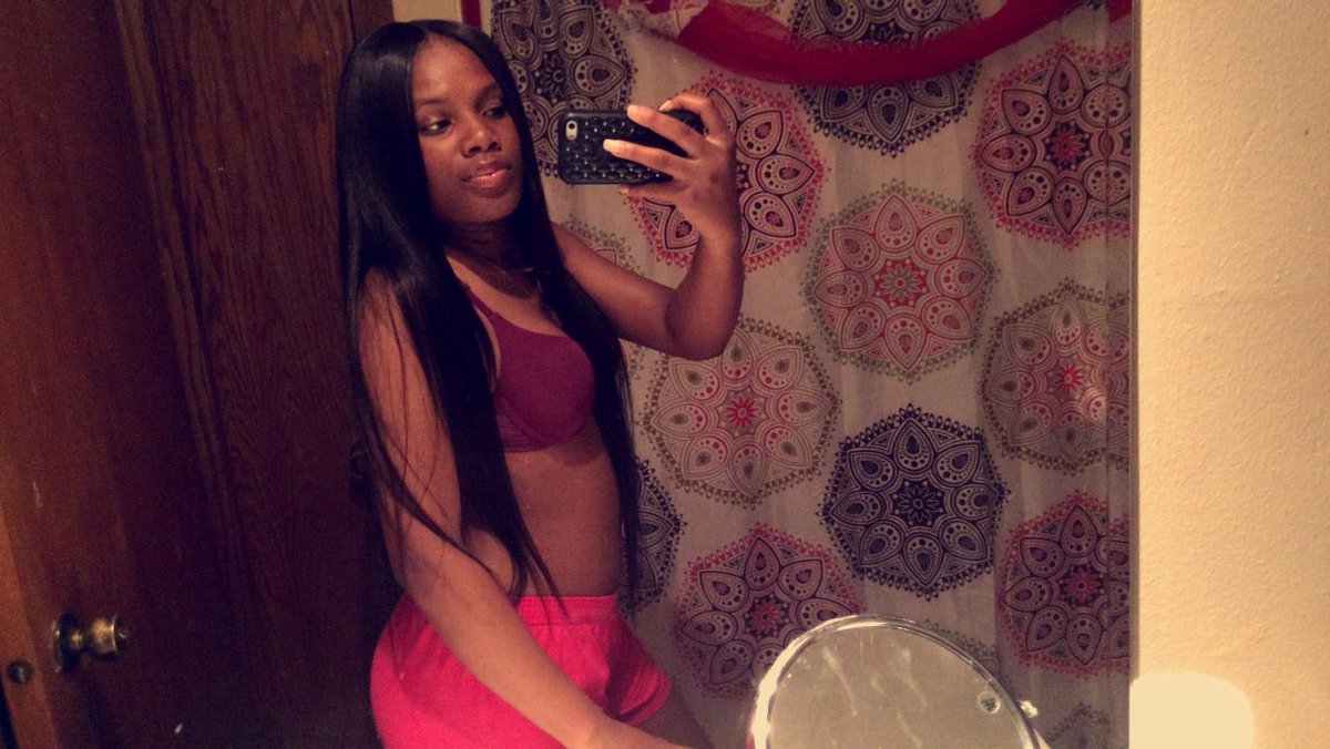 PrettiYae100_'s tweet photo. They say I’m next don’t jinx me. Eat it up baby then drink me🤪🤷🏾♀️ #StyledByYae #ClosureSewIn #ComeGetCute @TheRealMs_100 ❤️ https://t.co/ajuhhRfW1D