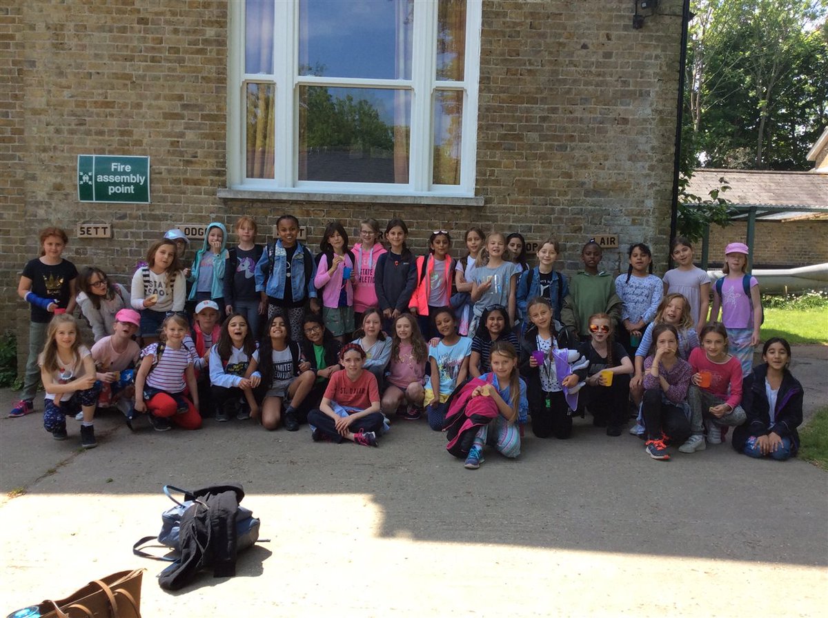 SCPSgdst's tweet photo. Safe arrival @rippledown for @Year4SCPS We've no idea what they are doing either but it looks fun! #SCPSteamwork #SCPSadventure @Prep_SCHS Plenty of photos on Firefly https://t.co/kdiscotctR