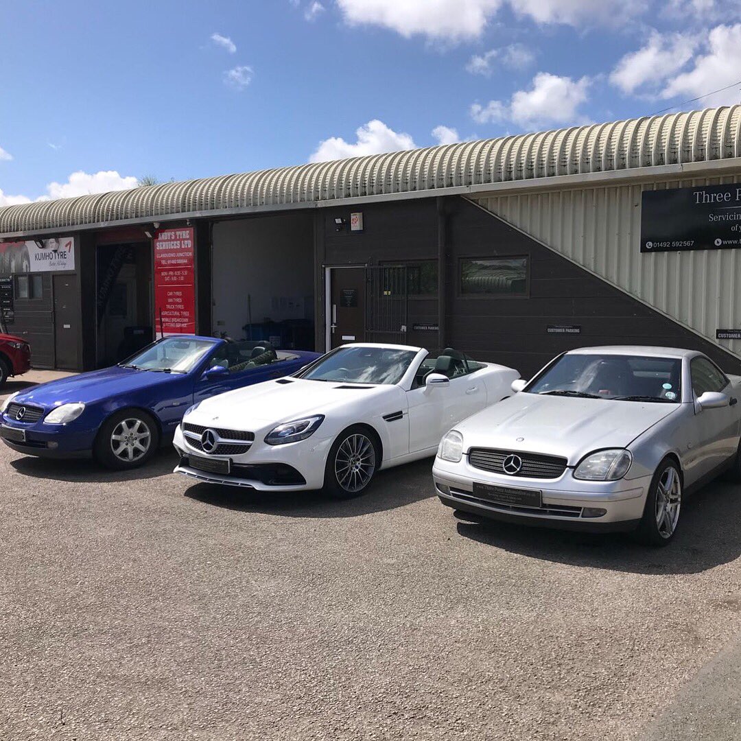 threepointautos's tweet photo. We have a 2017 SLC in for its’ first service looking amazing next to our own 1996 170 SLK (blue) and a customer 1997 170 SLK (silver). 
Which would you rather have? The original or the new kid on the block? 
We love working on both! Sun and a convertible make for a great day ☀️ https://t.co/KQOMq86HWL