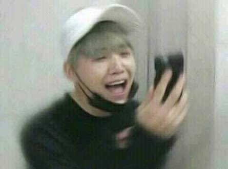 mufrum's tweet photo. #IVoteBTSBMMAs ma bois making it 😭✨ https://t.co/31LTgW33vt