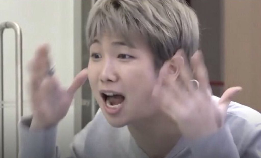 mufrum's tweet photo. #IVoteBTSBMMAs ma bois making it 😭✨ https://t.co/31LTgW33vt