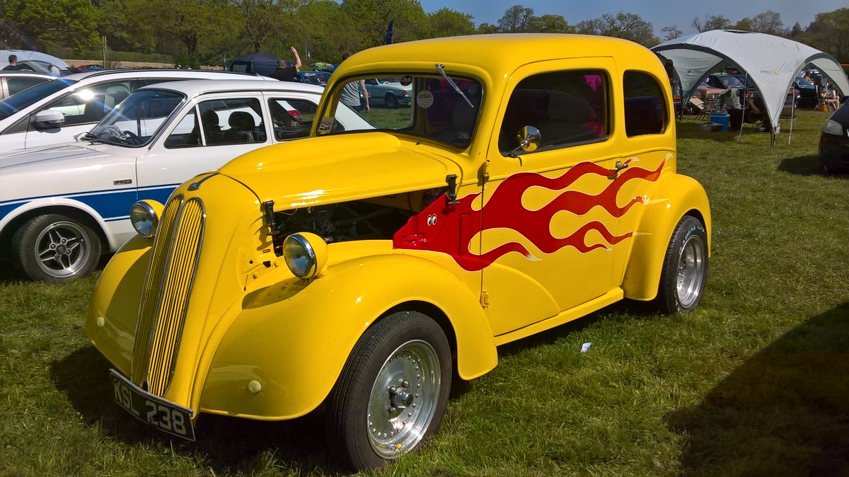 DBCoachworks's tweet photo. 3K+ people turned out at the @Beaulieu_Hants to view over 1700 vehicles at the #SimplyFord car show https://t.co/jKhs3TAEet via @ClassicCars_com https://t.co/8sMzJ3kSog