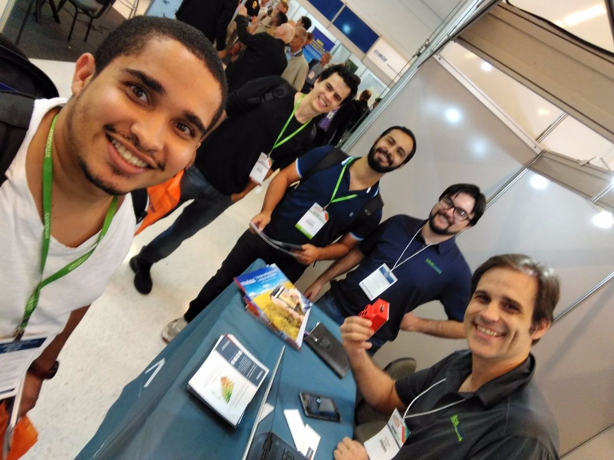 MicaSense's tweet image. Um olá do #DroneShow Latin America! Se você estiver participando da feira, venha nos visitar no estande 24!