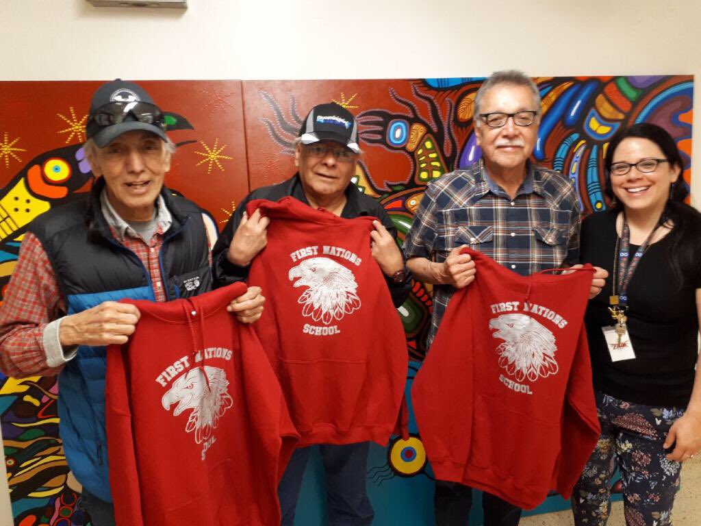 TeenerBreener's tweet photo. A great visit with the Torchrunners @TDSBFNST today. Miigwetch Patrick, Bill and Charlie for sharing your stories and teachings with us. Miigwetch @AEC_TDSB for helping make this happen. Safe travels as you continue sharing your positive words! #inspiring https://t.co/t8gMHG100m