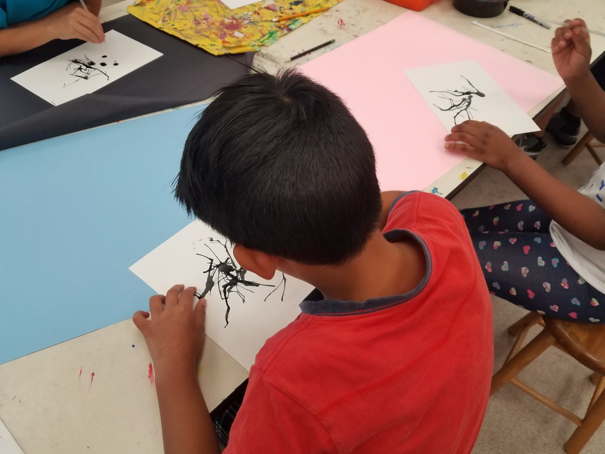 Hammockhawkart's tweet photo. 3rd Grade students making Ink Splat Designs!!! Can't wait to see what they turn their design into!! #inksplat #elementaryart #studentartists @HammockPointeEL @cookst313 @pbcsd @southPbcsd @Edrick_Rhodes https://t.co/TaR9PjK3WU